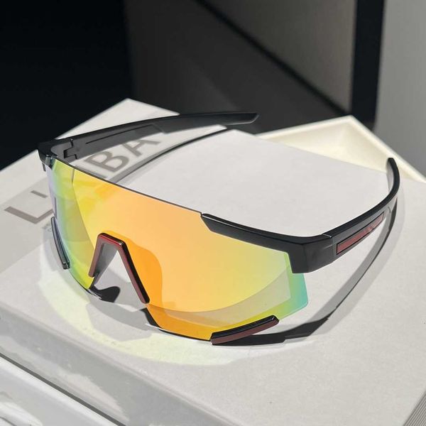 Tasarımcı Kalkanı Güneş Gözlüğü Beyaz Vizör Kırmızı Çizgili Erkek Kadın Bisiklet Gözlük Erkekleri Moda Polarize Güneş Gözlüğü Açık Hava Spor Koşu Gözlükleri Paket 27L9i