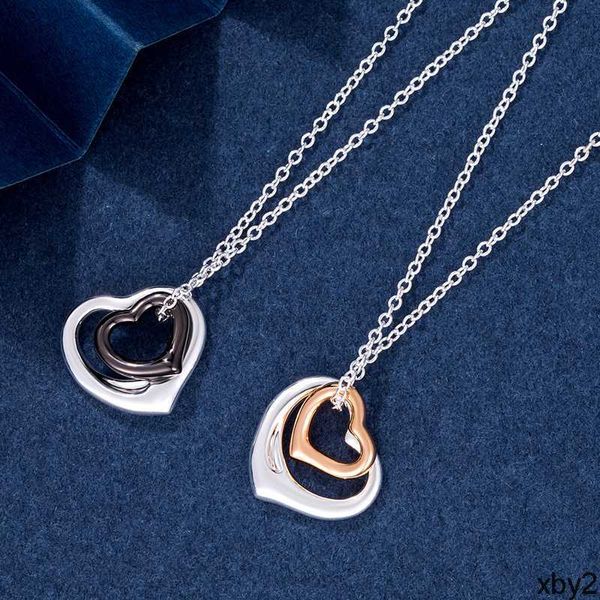 Colares com pingente T Family V Gold Heart Lock Pedicle Family Love Colar para mulheres High end Fashion Light Luxury Double Color Double Heart Collar Chain DESIGNERS