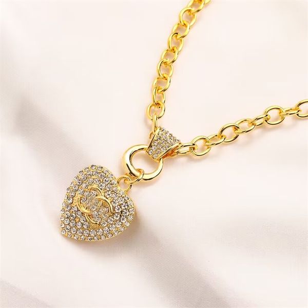 Collana con ciondolo ghiacciato freddo con diamanti, cuore d'amore, gioielli da sposa, girocollo, lega, colore oro, catena spessa, ragazze, temperamento, collana di design, regalo per feste zb106