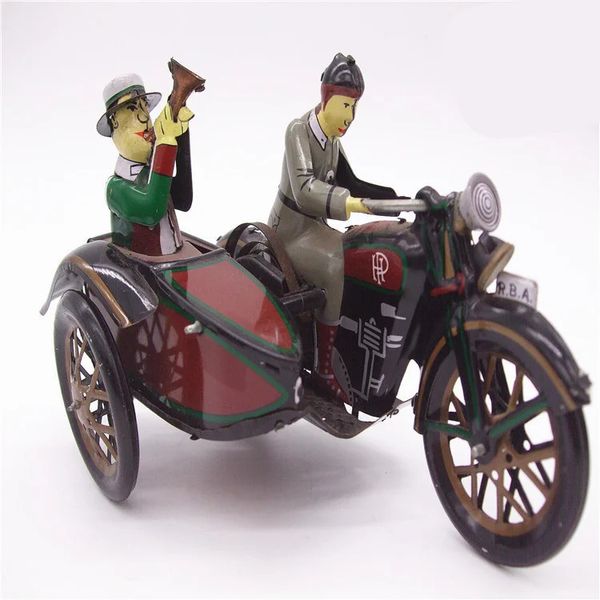 Aeronave Modle Coleção Adulto Engraçado Retro Wind up Toy Metal Tin Man Ride um Triciclo Mecânico Clockwork Figuras Modelo Kids Gift 231215