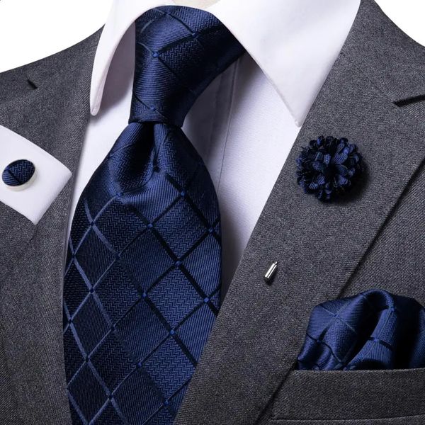 Галстуки Мужской галстук 85см Темно-синий клетчатый шелковый деловой галстук Карманный квадрат Запонка Брошь Свадебный подарок для мужчин Hitie Designer 231214