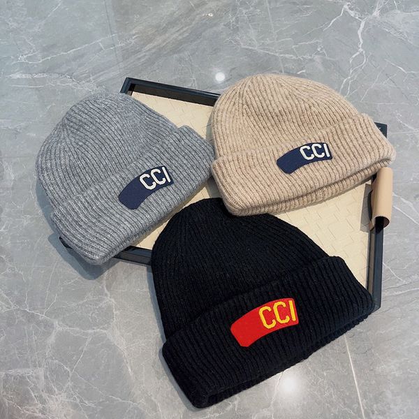 Tasarımcı Beanie Hat Örgü Yün Şapkalar Patch Kadın Erkekler Kaşmir Skullcap Beanies Lüks Baskılı Moda Kış Kapağı Termal Kış Dış Mekan Kalın Aksesuarlar