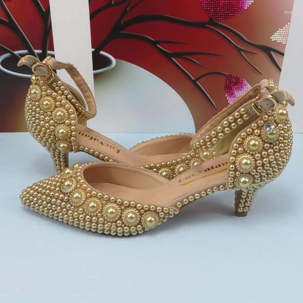 Модельные туфли Шампанское с жемчугом, свадебные женские вечерние туфли-лодочки на высоком каблуке с острым носком и ремешком на щиколотке для женщин