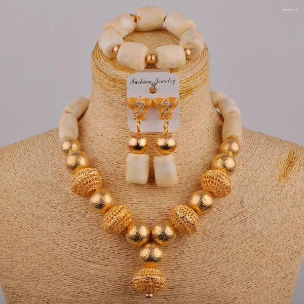 Orecchini di collana impostati per perle di corallo di girocollo a fila gioielli arancione / rosso colore bianco nule nigeriano africano africano