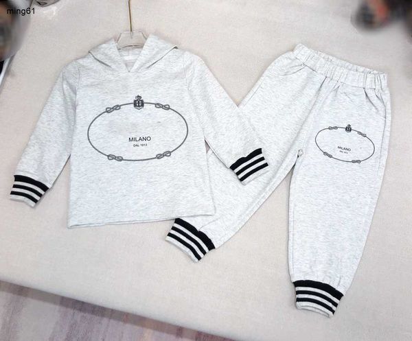 Tuta da bambino di marca ragazza ragazzo Felpa con cappuccio set abiti firmati per bambini Taglia 100-150 Polsini in filo design maglione e pantaloni per bambini Dec05