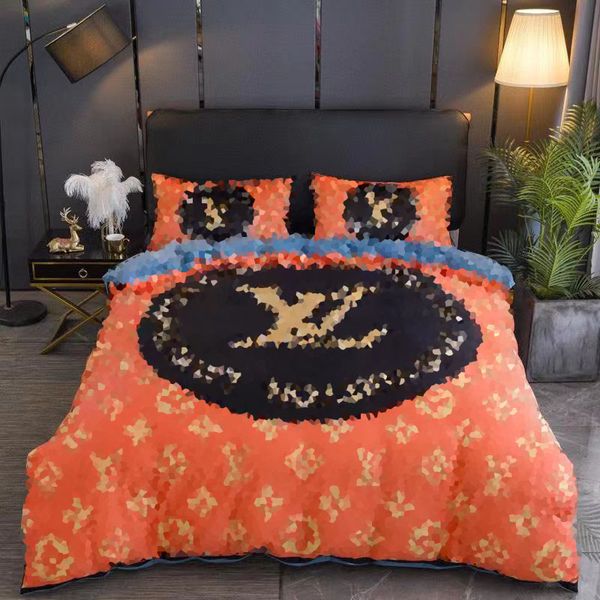 Yatak Seti Tasarımcı Kahverengi Siyah Klasik Mektup Logosu Baskılı Nevresim Yastığı Kapağı 4pcs Set Pure Pamuk Konforlu Set Yatak Yatak Odası Dekorasyonu 1.8m 2m