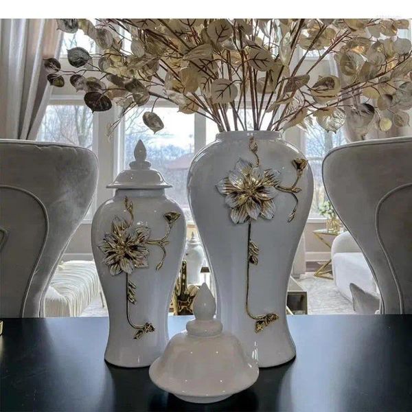Bottiglie di stoccaggio Vaso in ceramica con rilievo di fiori dorati Vaso floreale Serbatoio generale bianco Vasetti di zenzero Contenitori cosmetici per gioielli in porcellana