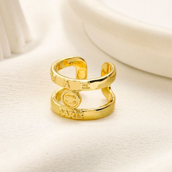 En kaliteli 18k altın kaplama bant yüzükleri tasarımcı altın yüzüğü lüks aşk çift yüzük bakır mücevher tasarımı kadınlar için butik hediye yüzüğü