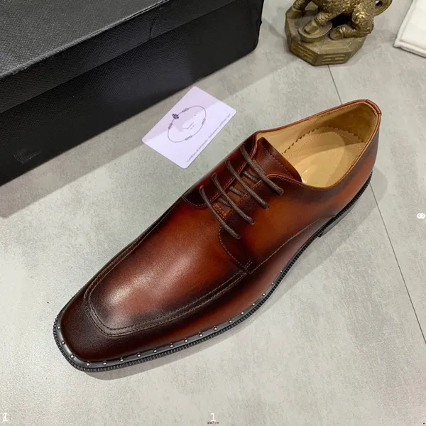 10 stil lüks marka 38 ~ 45 erkek tasarımcı elbise ayakkabıları el yapımı brogue stil paty deri düğün ayakkabıları erkekler deri oxfords resmi ayakkabılar