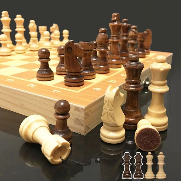 Schachspiele 4 Königinnen Magnetisches Schach Holzschachspiel Internationales Schachspiel Holzschachfiguren Faltbares Holzschachbrett Geschenkspielzeug 231215