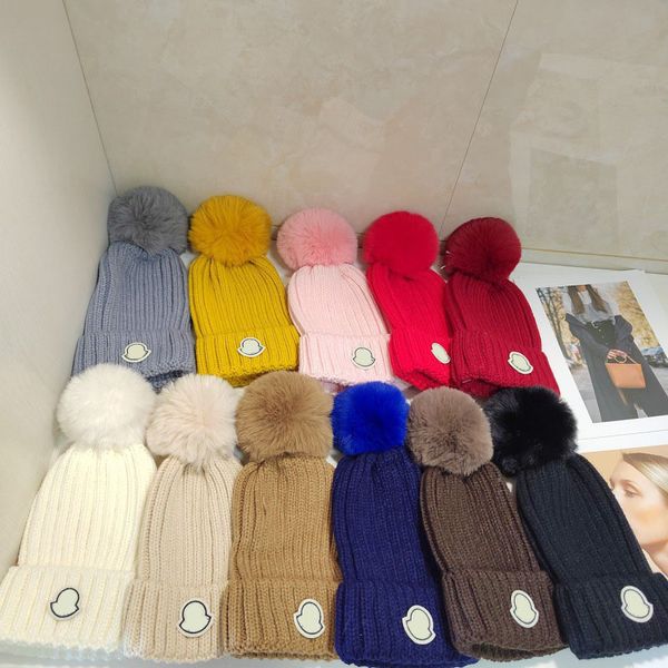 Beanie Cap Mens Designer Chapéus Nova Moda Mulheres Senhoras Inverno Quente Beanie Grande Pele Falso Pom Poms Bobble Chapéu Ao Ar Livre Hairball Winterproof Chapéu De Malha