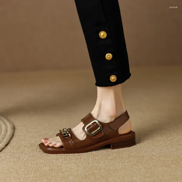 Sandálias 2023 verão mulheres retro split couro luxo romano casual metal corrente sapatos gladiador salto grosso