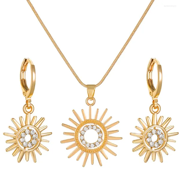 Collane con ciondolo Set di gioielli con girasole lucido Collana per donne Ragazze Orecchini a cerchio vuoti con zirconi intarsiati Regali per feste di compleanno