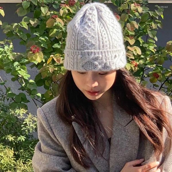 Berets Koreanische Retro Twist Einfarbig Strickmütze Damen Vielseitig Einfach Warm Großer Kopf Winter Gehörschutz Kpop Schädel Beanie Hüte