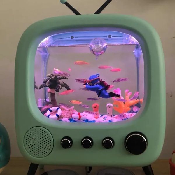 Aquarien Vintage Aquarium TV Desktop Kleine Sauerstoff Kinder Kätzchen Netz Rot Aquarium Ornamente Modell 2023 231216