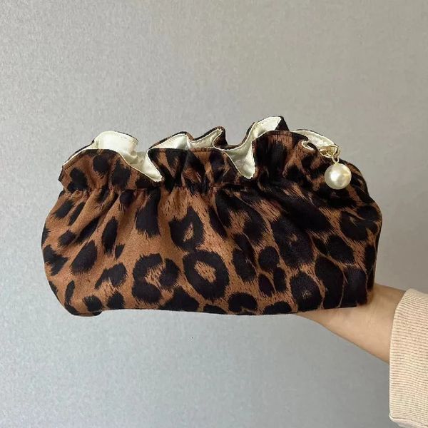 Kosmetiktaschen Koffer Lady Pearl Reißverschlussbeutel Toiletten -Reisetasche für Frauen Leopard gedrucktem Make -up -Organisator l Größe Mode verkaufen 231216