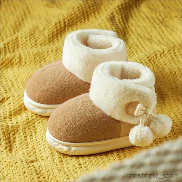 Chinelo 2023 Novo Inverno com Bolas Grandes Meninas Casa Calor Fundo Grosso Chinelos de Algodão de Pelúcia com Meninos de Pelúcia Cor Combinando Botas de Neve R231216