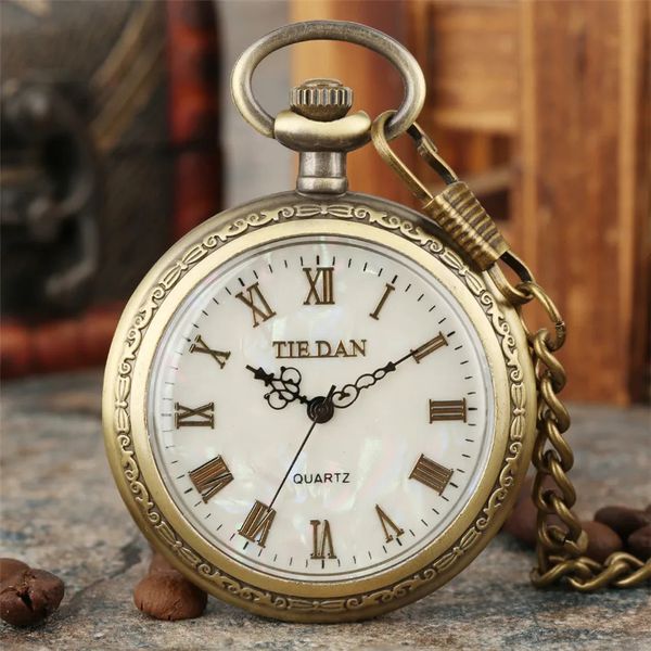 Pocket Watches Bronze Retro Roman Numerals Display Quartz Watch Vintage Pendant Clock for Men Women Fob Sweater Chain Hanging 231216