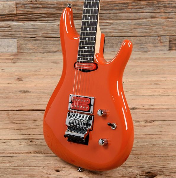 JS2410 Joe Satriani Signature Muscle Car Arancione Chitarra elettrica Floyd Rose Tremolo Ponte Dado di bloccaggio 3 pezzi Manico in acero Tastiera in palissandro punti Intarsi Pickup rossi