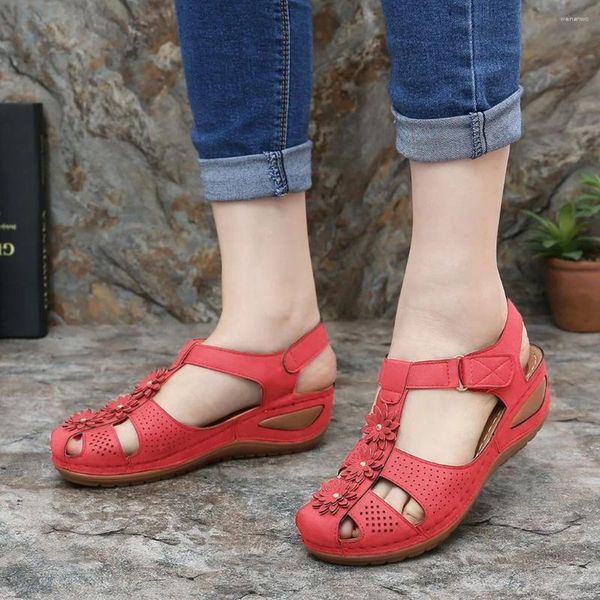 Sandalet 2024 Kadın Kamama Topuklar Chaussures Femme Yumuşak Alt Platform Bohemia Stil Gladyatör Günlük Plaj Ayakkabıları