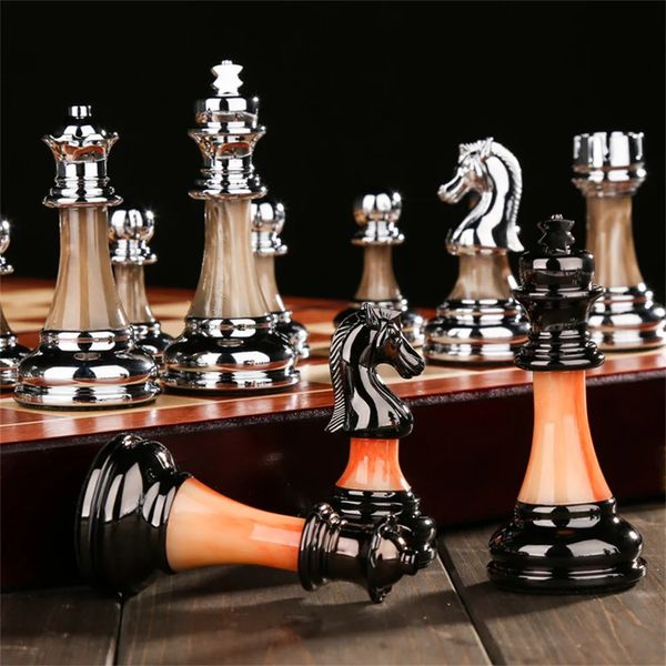 Schachspiele 45X45X3cm Luxus Metall Retro Europäische Dekorationssets Holzschachfiguren Familie Klassisch Solides Faltschachbrett Professiona 231215