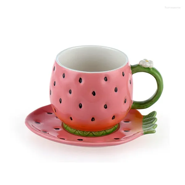 Кружки 240 мл, клубничная кофейная кружка, блюдце, современная мода, фруктовая керамическая чашка, женские милые розовые чашки с