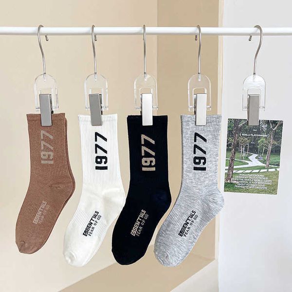 Herrensocken Trendige Marke FOG Doppellinie ESS-Socken für Herren und Damen mittellange Socken 1977 digitale Sportsocken Street-Trend-Baumwollsocken