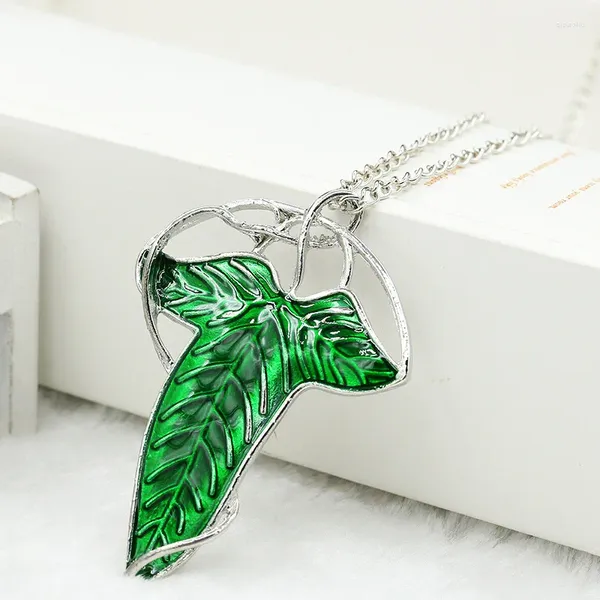 Collane con ciondolo Collana per donna Spilla a foglia elfica Pin Verde Lorien Combinato Arwen Evenstar Cape Smalto Spille Gioielli Regali di Natale