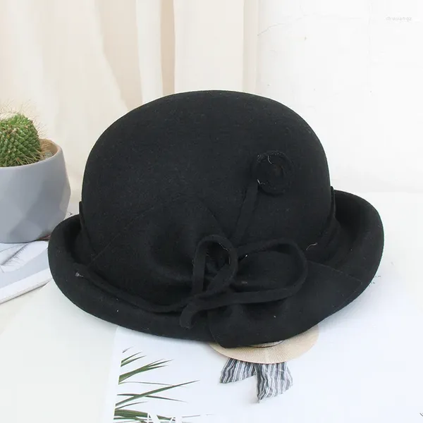 Berretti Cappello da donna Autunno e inverno Panno di lana Top Rotondo arricciato Piccolo vaso Moda Elegante fiore in feltro