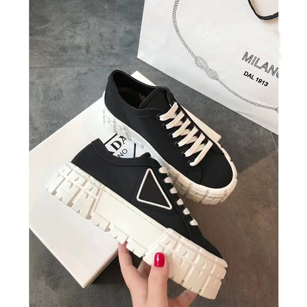 Tasarımcı Gabardine Naylon Sıradan Ayakkabı Marka Üçgen Seyahat Eğitmenleri Lüks Tuval Sneaker Moda Platformu Solid Yüksek Ayakkabı