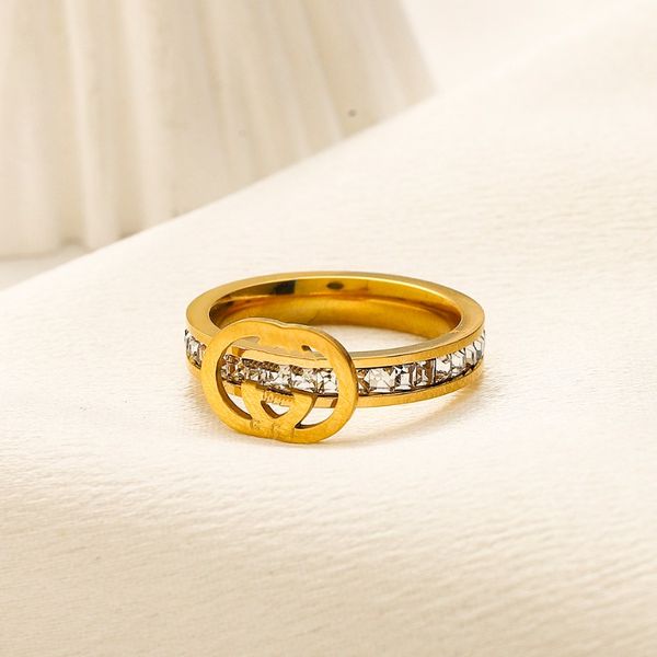 Luxus Gold Plated Letter Eheringe Designer Marke Schmuck Kristall Ring Design für Frauen Liebesgeschenke Paar Ring mit Kasten