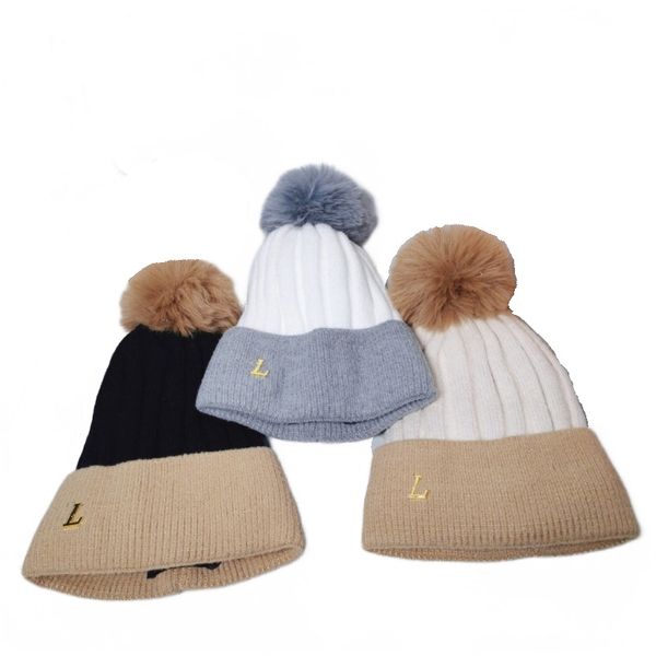 Damen-Winter-Strickmütze, Designer-Kunstpelzbommel, warme Strick-Totenkopfmütze als Outdoor-Geschenk