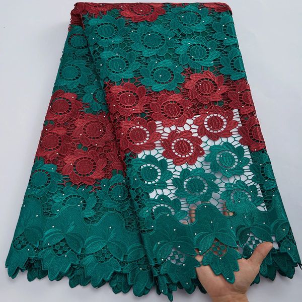 Tessuto e cucito pizzo nigeriano di alta qualità verde nucleo rosso con pietre panno guipure africano per le donne vestito da festa cucire 2960A 231216