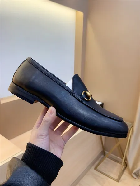 30 Style İtalyan Rahat Tasarımcı Elbise Ayakkabı Erkekler İçin Gerçek Deri Ofis Erkekler Ayakkabı Oxford Klasik Ayak Toe Siyah resmi gündelik Loafers