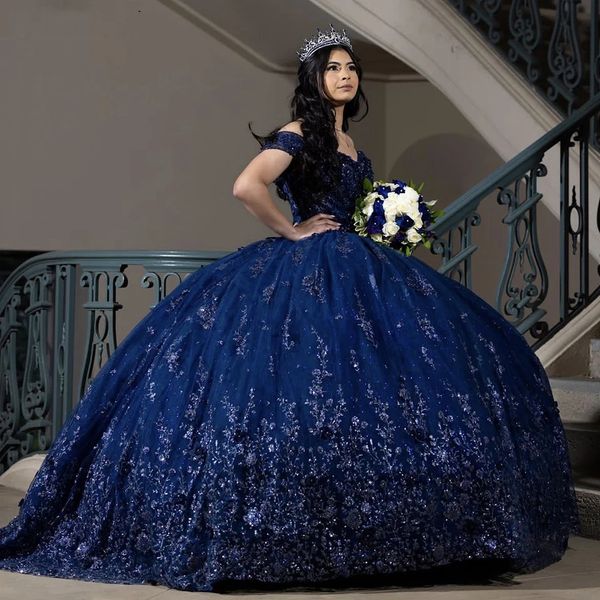 Marineblaues Ballkleid Quinceanera-Kleider, Spitze, Blumenapplikationen, Perlen, schulterfrei, Prinzessin-Abschlussballkleid für 15 Mädchen, Promi-Party-Boutique 2024