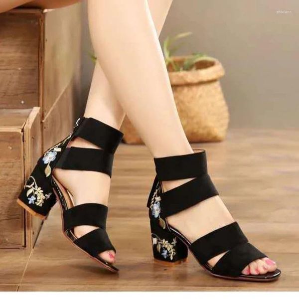 Sandalen schwarz bestickt Mid-Heel Frauen Sommer All-Match dicken Absatz elegante Retro offene Zehenschuhe Sandalen