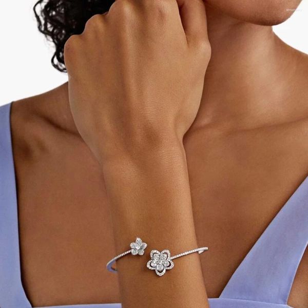 Bracciale Stonefans Bracciale con fiori di cristallo da sposa di lusso Gioielli a mano da donna 2023 Accessori natalizi Braccialetti con strass di fascino per