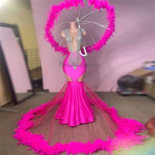 Abito da ballo rosa caldo con piume a coda di pesce Sirena con diamanti Abiti da sera africani Eleganti ragazze nere Ricevimento per feste di compleanno Mariage Vestio De Abito da ballo esclusivo