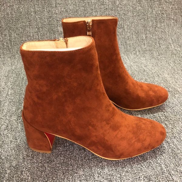 Luxusdesigner sexy brauner Samt runde Kopf rote Mode Sohle spitze dicke Absatz mittlere Reißverschluss Frauen Kurzstiefel und Winter neue Mode kurze Stiefel