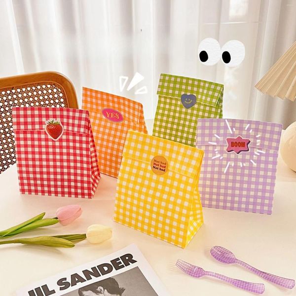 Geschenkpapier, bunte karierte Papiertüten zum Verpacken von Waren, Partys, Gastgeschenken, Hochzeiten, Feiertagen