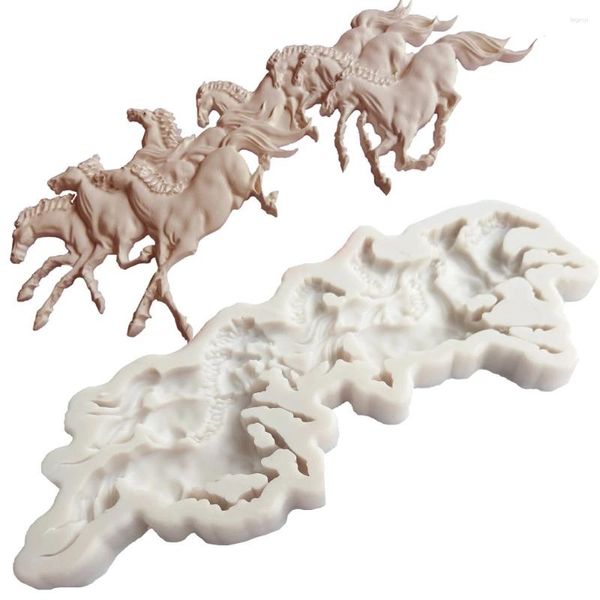 Stampi da forno Run Horse Shape Torta fondente Stampo in silicone Biscotti Stampi per gelato Biscotti Caramelle Stampo per cioccolato Strumenti di decorazione