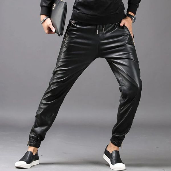 Calças masculinas tsingyi moto motociclista falso couro homens corredores harem calça elástica cintura zíper bolsos preto streetwear magro ajuste roupas 231218