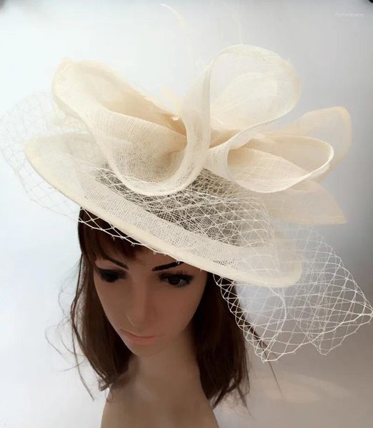 Berets Elegante mehrfarbige Fascinator-Hüte Frauen Party Kopfbedeckung Veranstaltungen Haarschmuck Anzug für alle Jahreszeiten TMYQ112