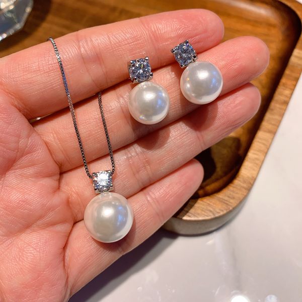 Modedesign Halskette Ohrringe Mutter von Perlenhalskette Anhänger Ohrringe weibliche Großhandel Persönlichkeit kalte Wind Perlen Halskette Ohrringe