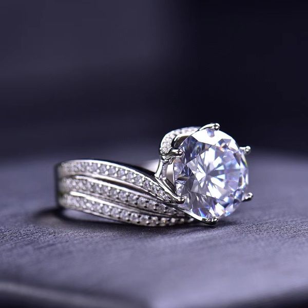 Nuovo anello da 5 carati Big Diamond Iii Love Imitazione Moissanite a tre file con linea di diamanti completa Semplice