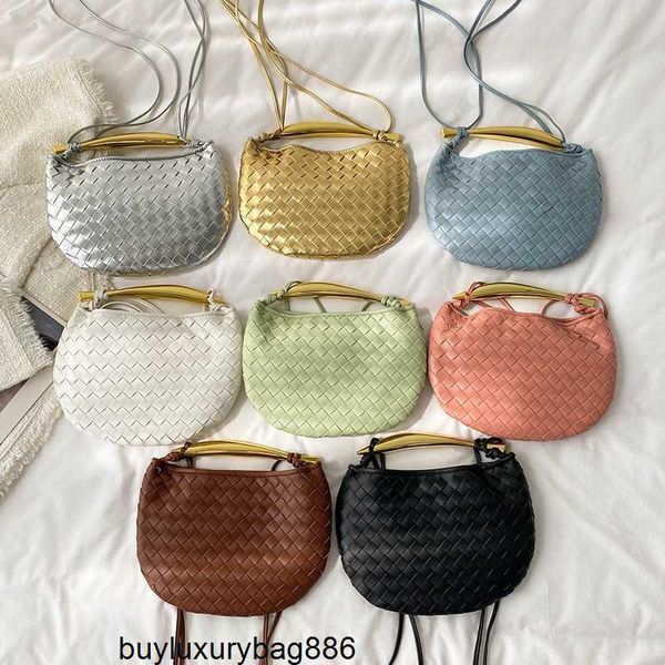 Sacos Crossbody Designer Bolsas De Couro Botte Venetas Cross Border Sardinha Tecido Saco Feminino 2024 Venda Quente Tubarão Tecido Mão Dumpling Bag Europeu e Americano P HBDF