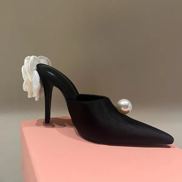 2023 Scarpe di seta di marca Scarpe tacco alto da donna 10,5 cm Tacco a fiore primaverile Tacchi da sposa in raso con strass Punta chiusa Tacchi da festa Sandali eleganti Scarpe da sposa 35-42