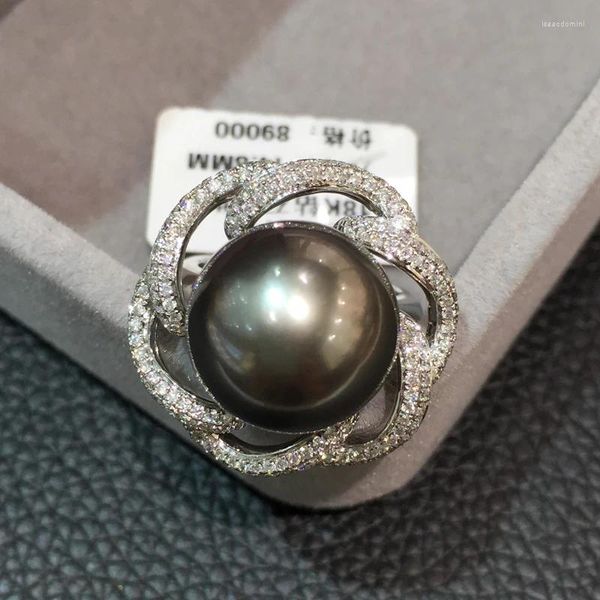 Anelli a grappolo Circa 15 mm Anello con grande perla nera naturale Tahiti in oro bianco 18 carati con veri gioielli con fiori di diamanti