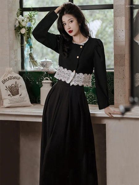 Abiti da lavoro Stile moderno ed elegante Abiti da donna da ufficio Design coreano chic Scava fuori la camicia corta in pizzo Top Gonna a pieghe nera Set da 2 pezzi