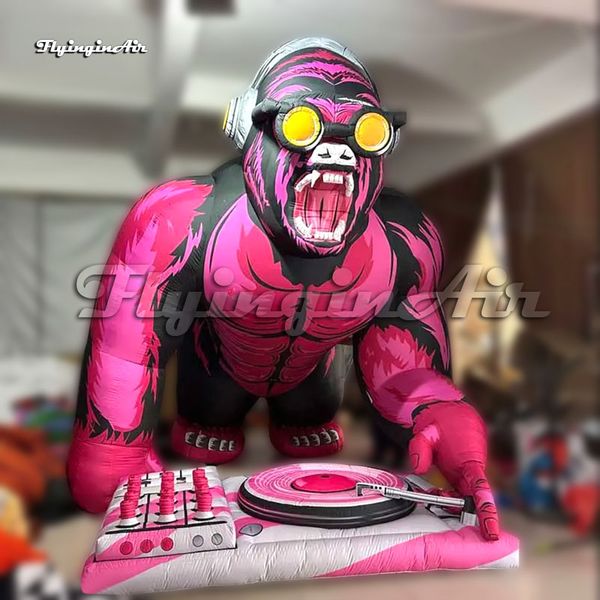 Incrível rosa gigante inflável gorila mascote animal dos desenhos animados com fone de ouvido e controlador dj para decoração de palco do clube